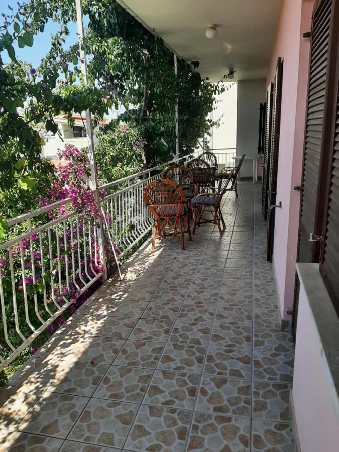 Apartments Tina Omis Exterior photo