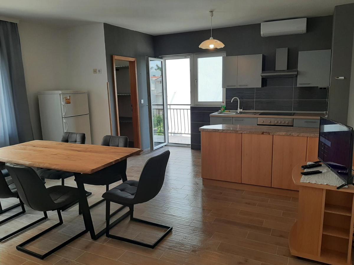 Apartments Tina Omis Exterior photo